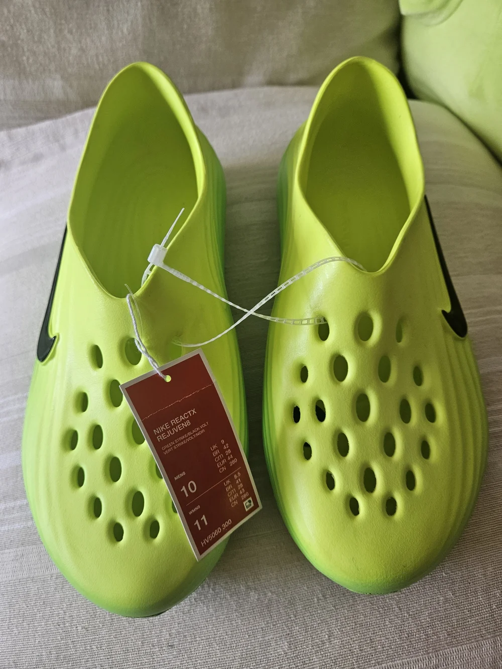 Nike Kids Water Clog in Neon Yellow-Green